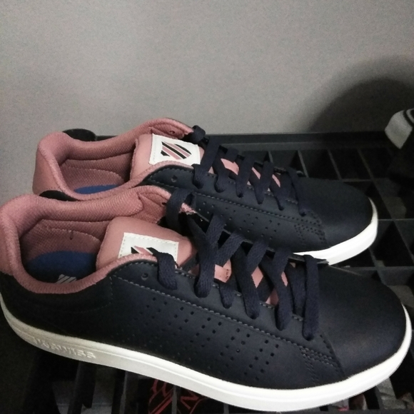 Women's sneakers size 6 - Picture 2 of 5